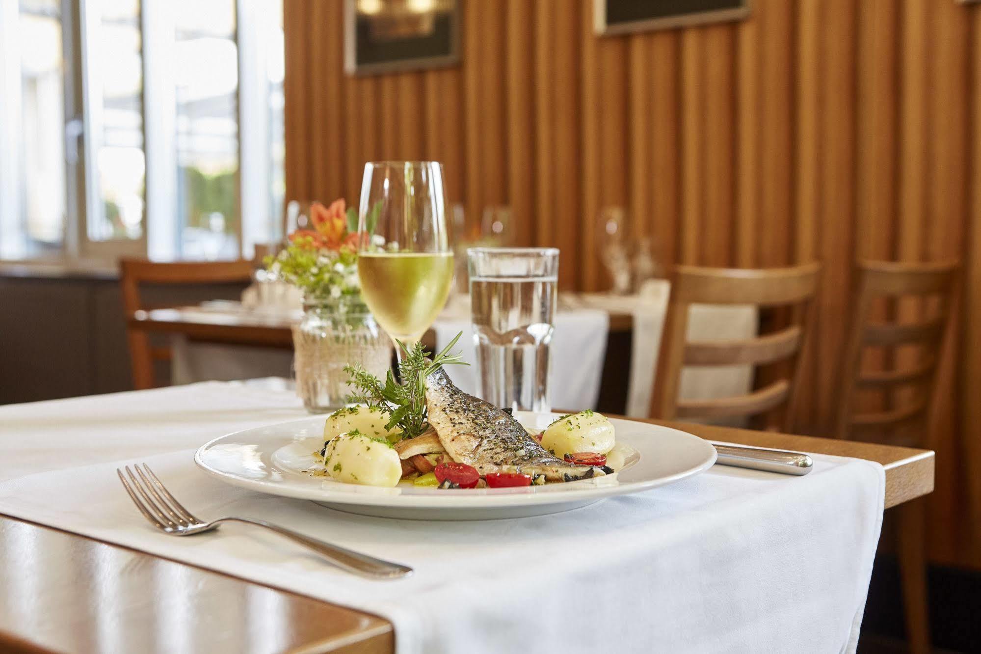 Geroldswil Swiss Quality Hotel Exterior photo