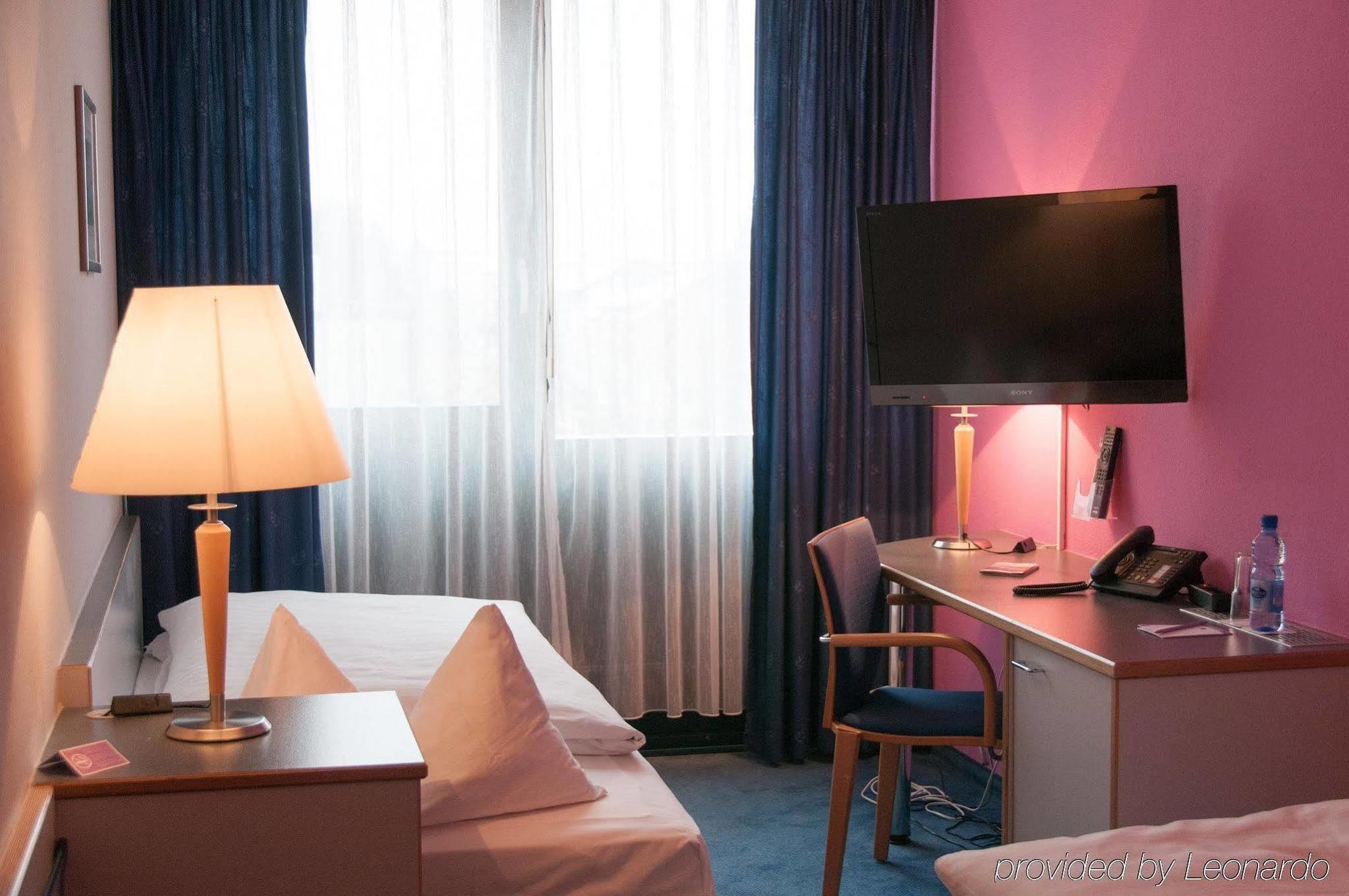 Geroldswil Swiss Quality Hotel Room photo